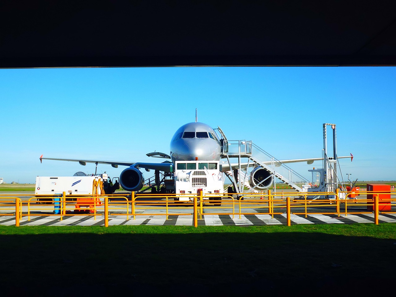 探索现代航空运输脉搏，机场航班实时动态解析