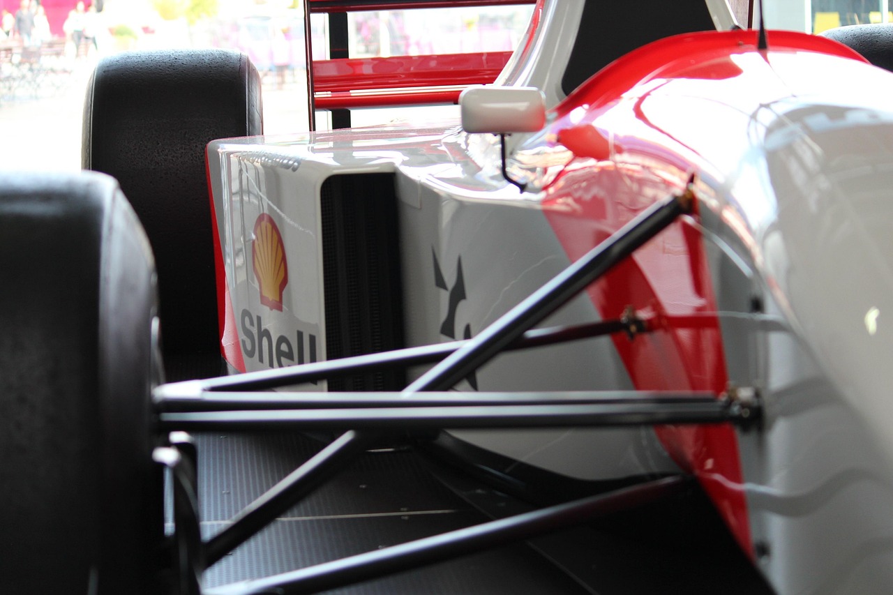 身临其境观看F1赛车比赛视频直播体验