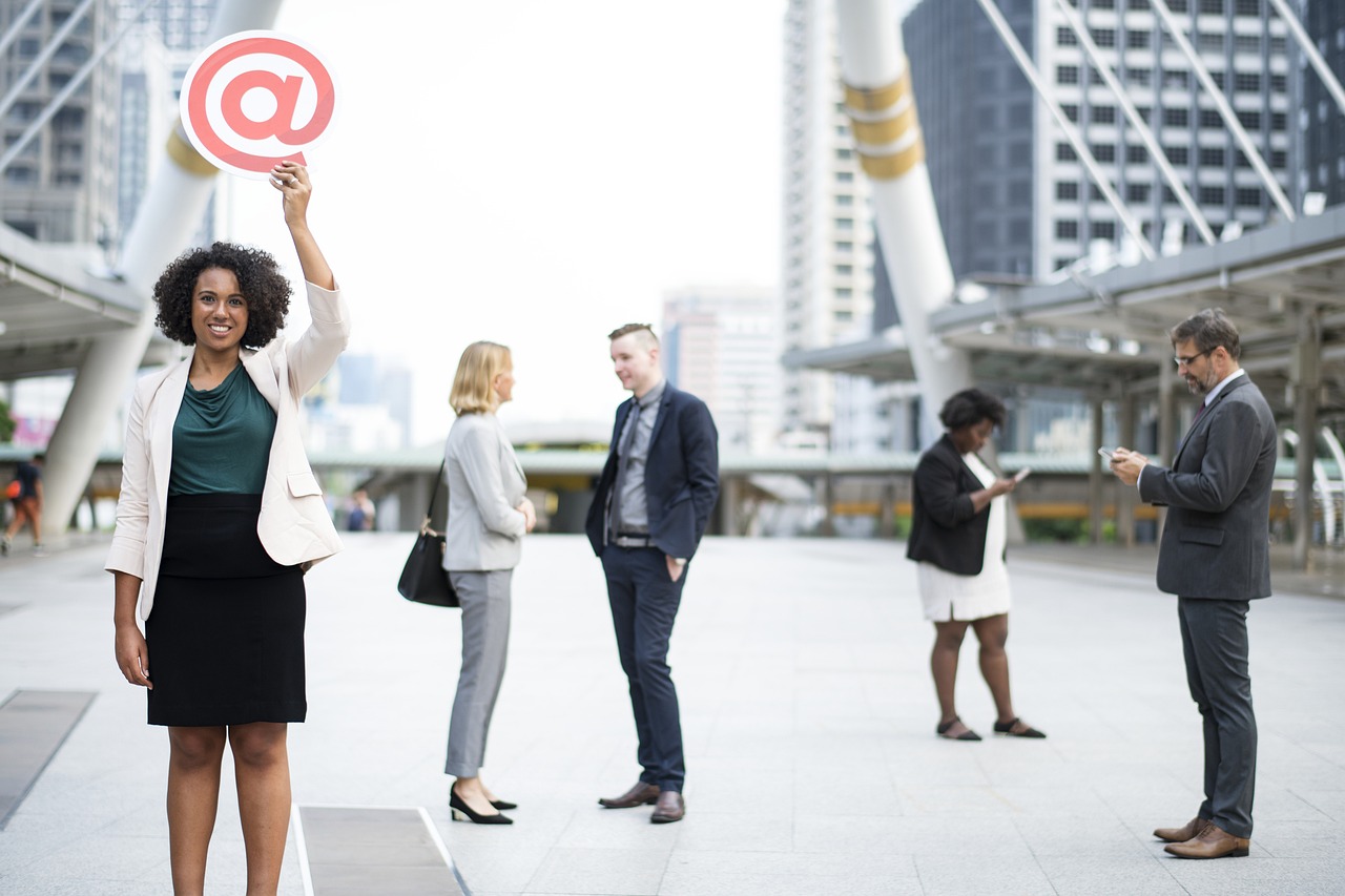 职场精英风采展现,都市精英职场电视剧聚焦职场生活