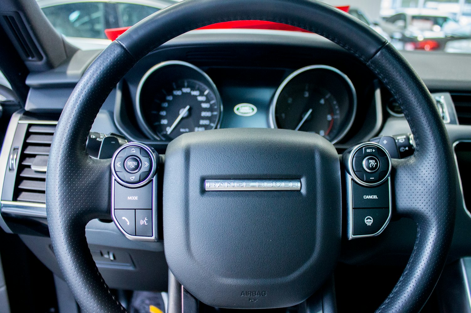 全新路虎卫士，越野传奇再启新篇章