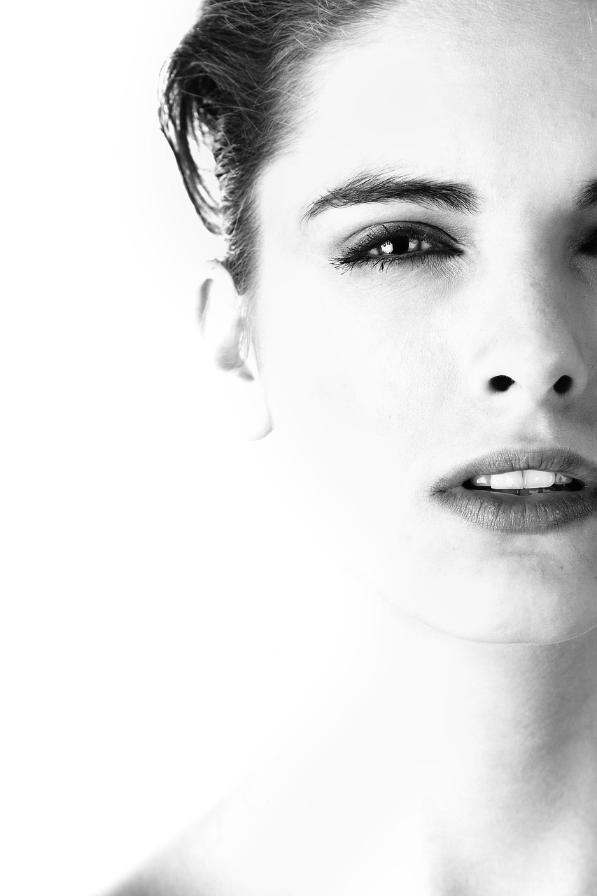 探索未来美学之路，化妆潮流新趋势揭秘